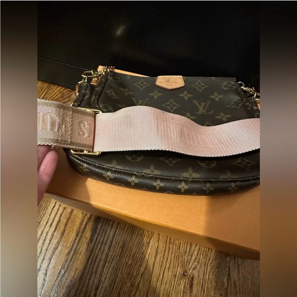 Louis Vuitton multi pochette. Monogram with pink strap - Picture 8 of 15